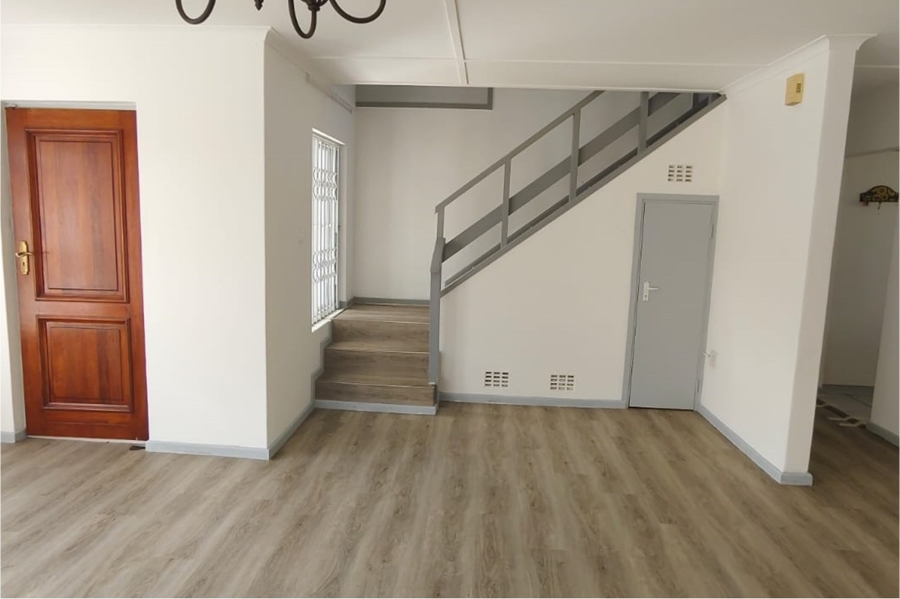 To Let 4 Bedroom Property for Rent in Heather Park Western Cape